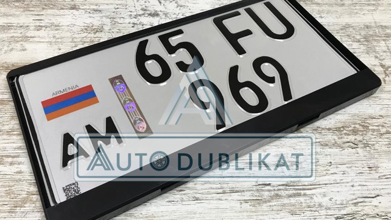Армянский квадратный номер на машину с пластиковой рамкой