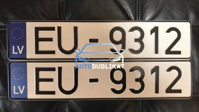 Комплект прямоугольных номеров на авто для Латвии