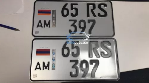 Сделали комплект квадратных номерных знаков Армении 