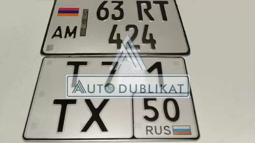 Сделали дубликат квадратного номерного знака России и Армении
