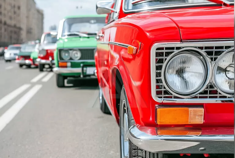 Ретро автомобили с номерными знаками